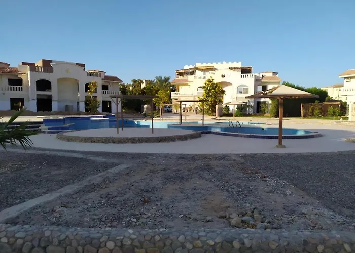 4 Bed Villa *