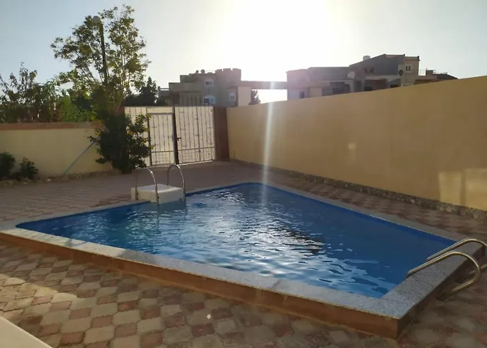 4 Bed Villa *