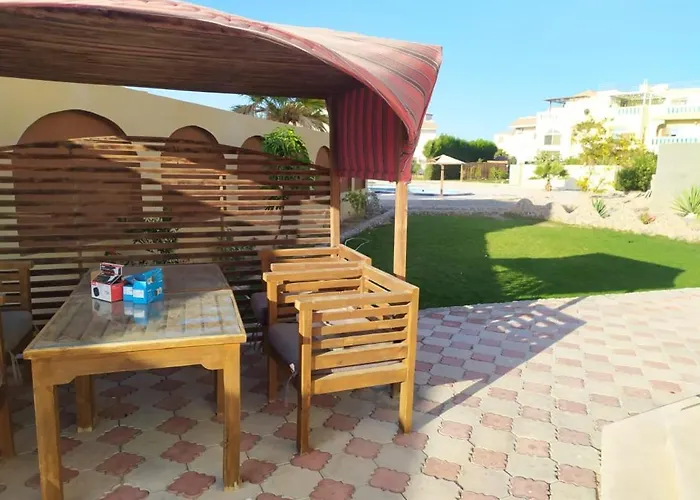 4 Bed Villa *