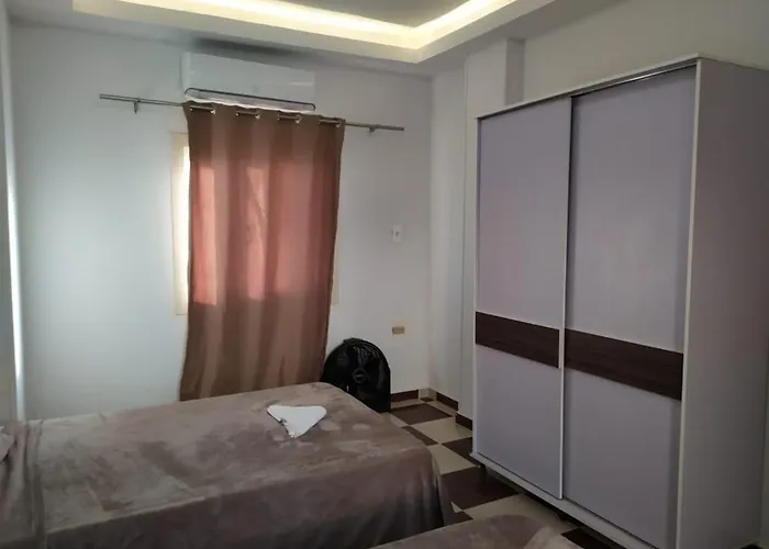 4 Bed *