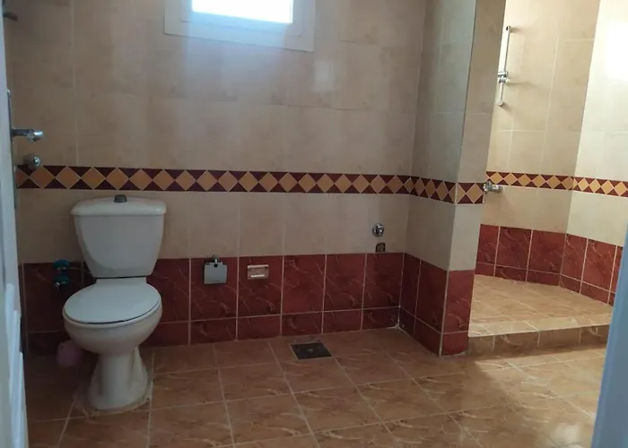 4 Bed *